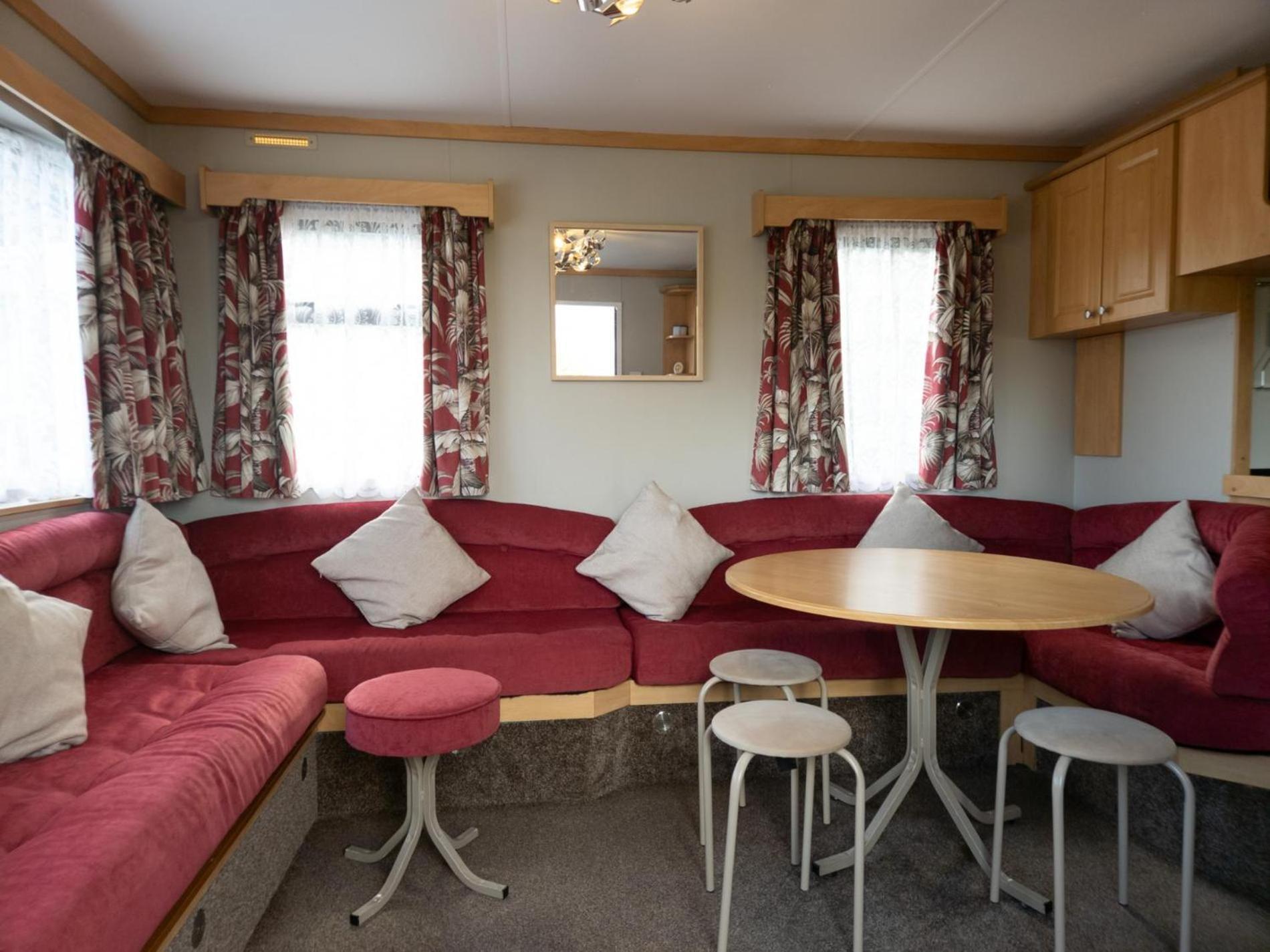 Hopkins Retreat - 3 Bedroom Caravan - Hot Tub Apartment *