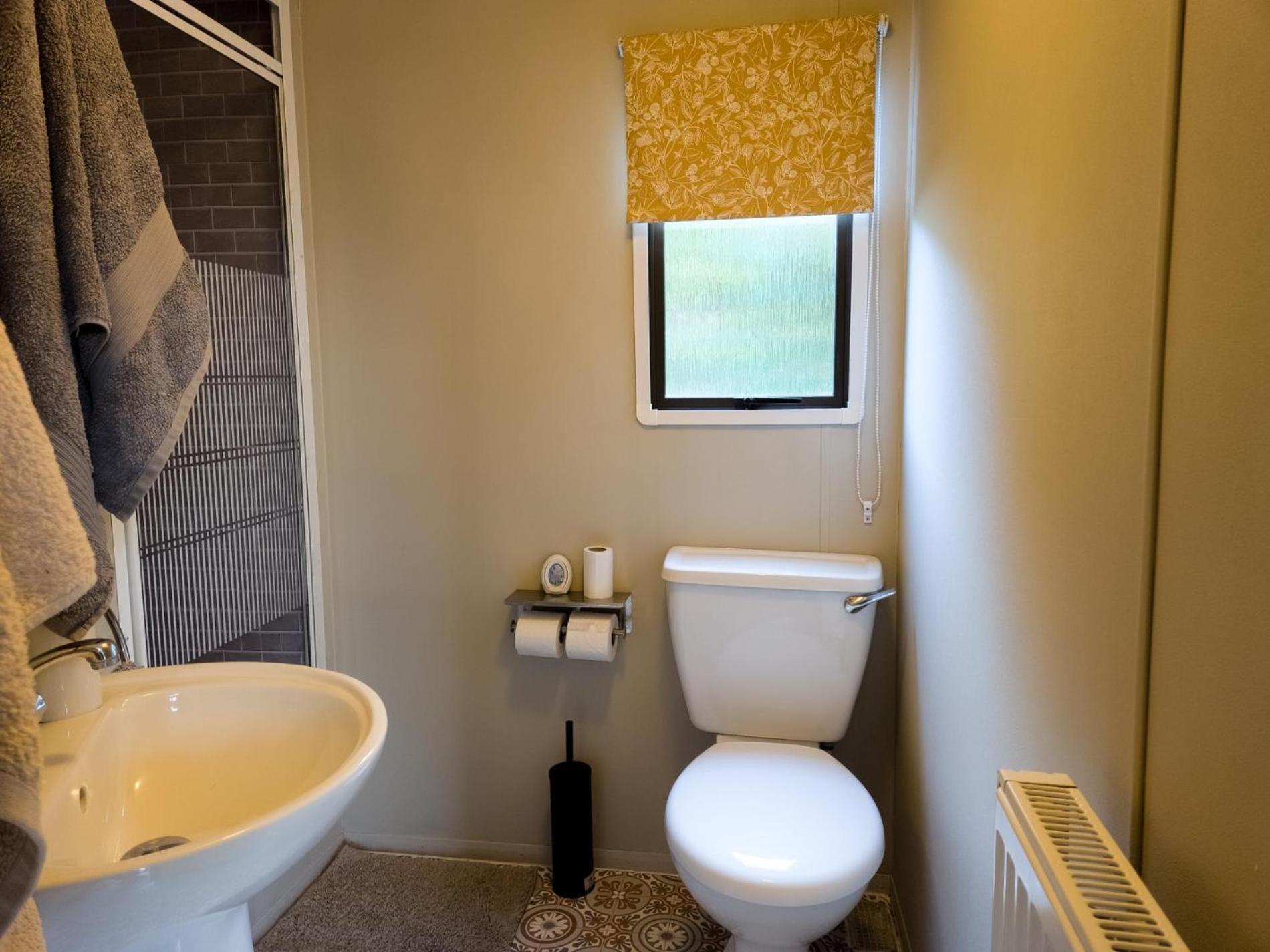 Hopkins Retreat - 3 Bedroom Caravan - Hot Tub Apartment Swansea