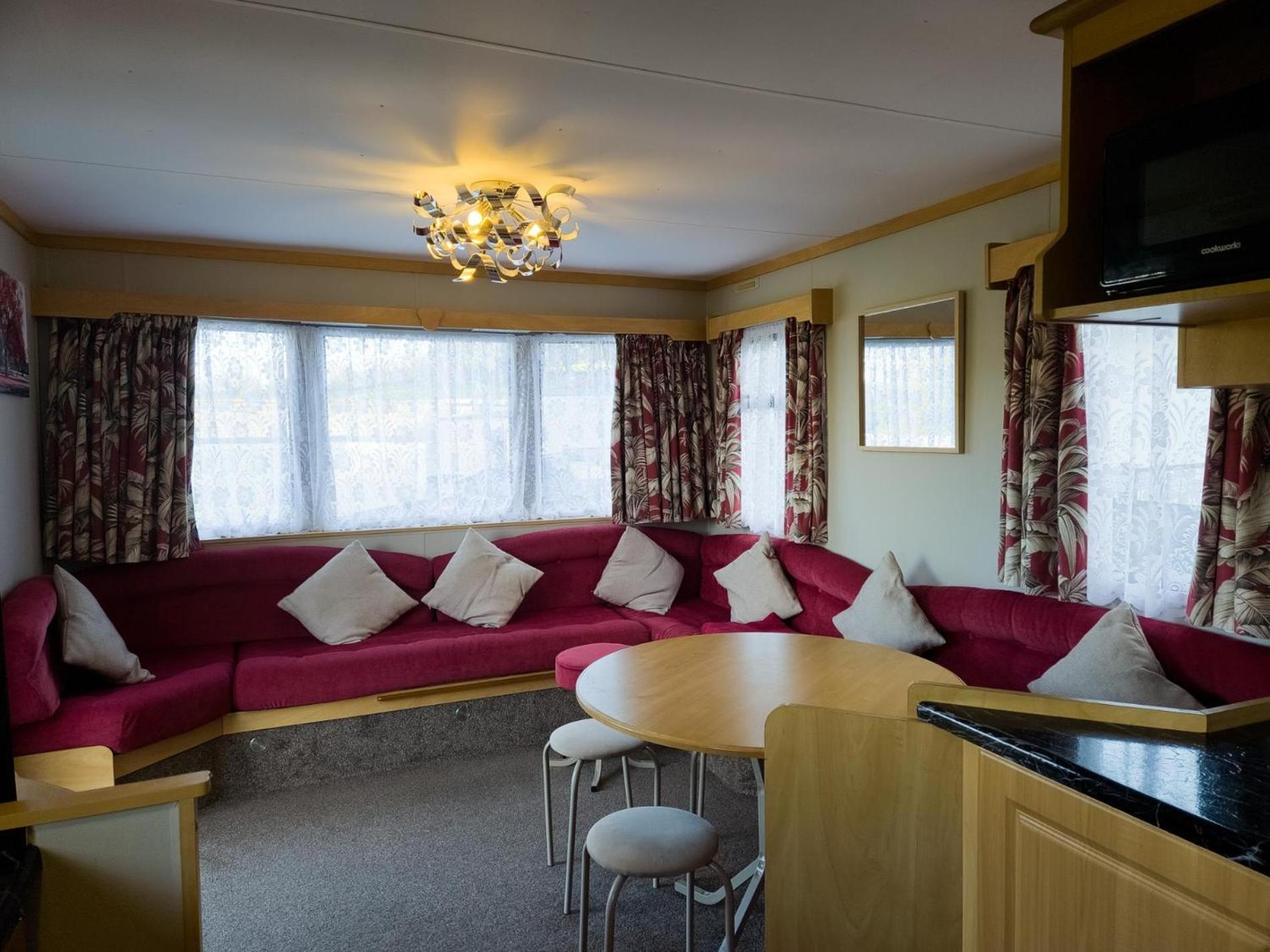 Hopkins Retreat - 3 Bedroom Caravan - Hot Tub Apartment *