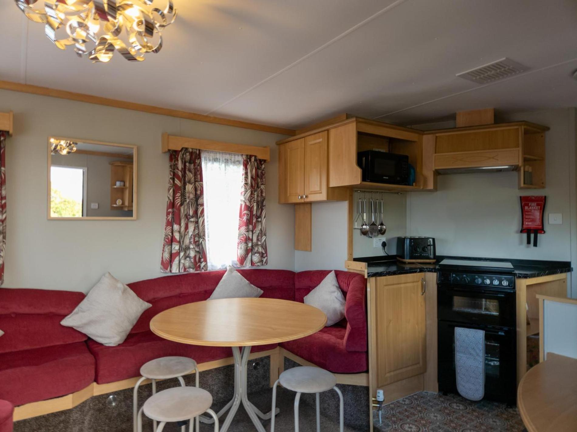 Hopkins Retreat - 3 Bedroom Caravan - Hot Tub * Swansea