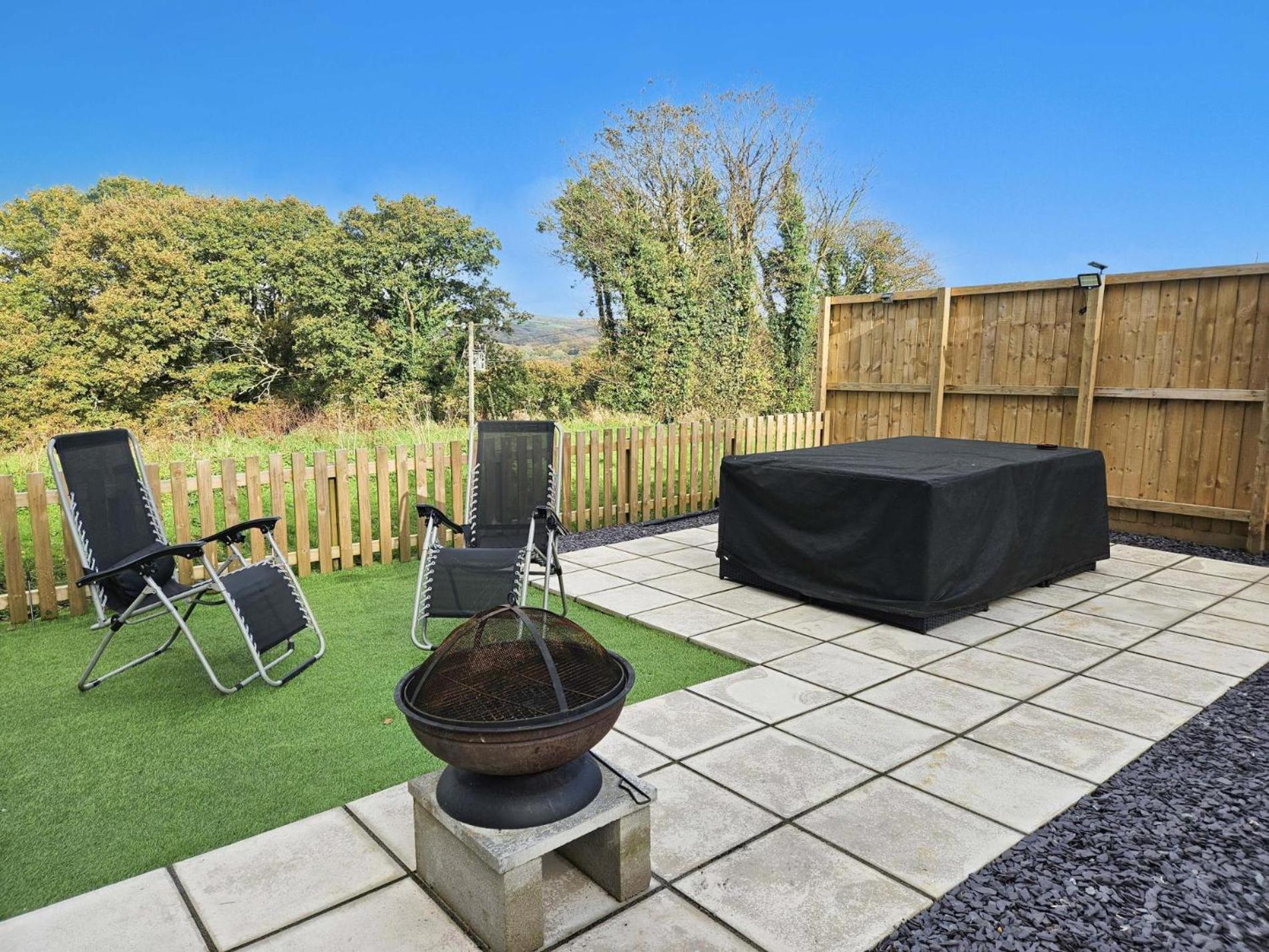 Hopkins Retreat - 3 Bedroom Caravan - Hot Tub Apartment