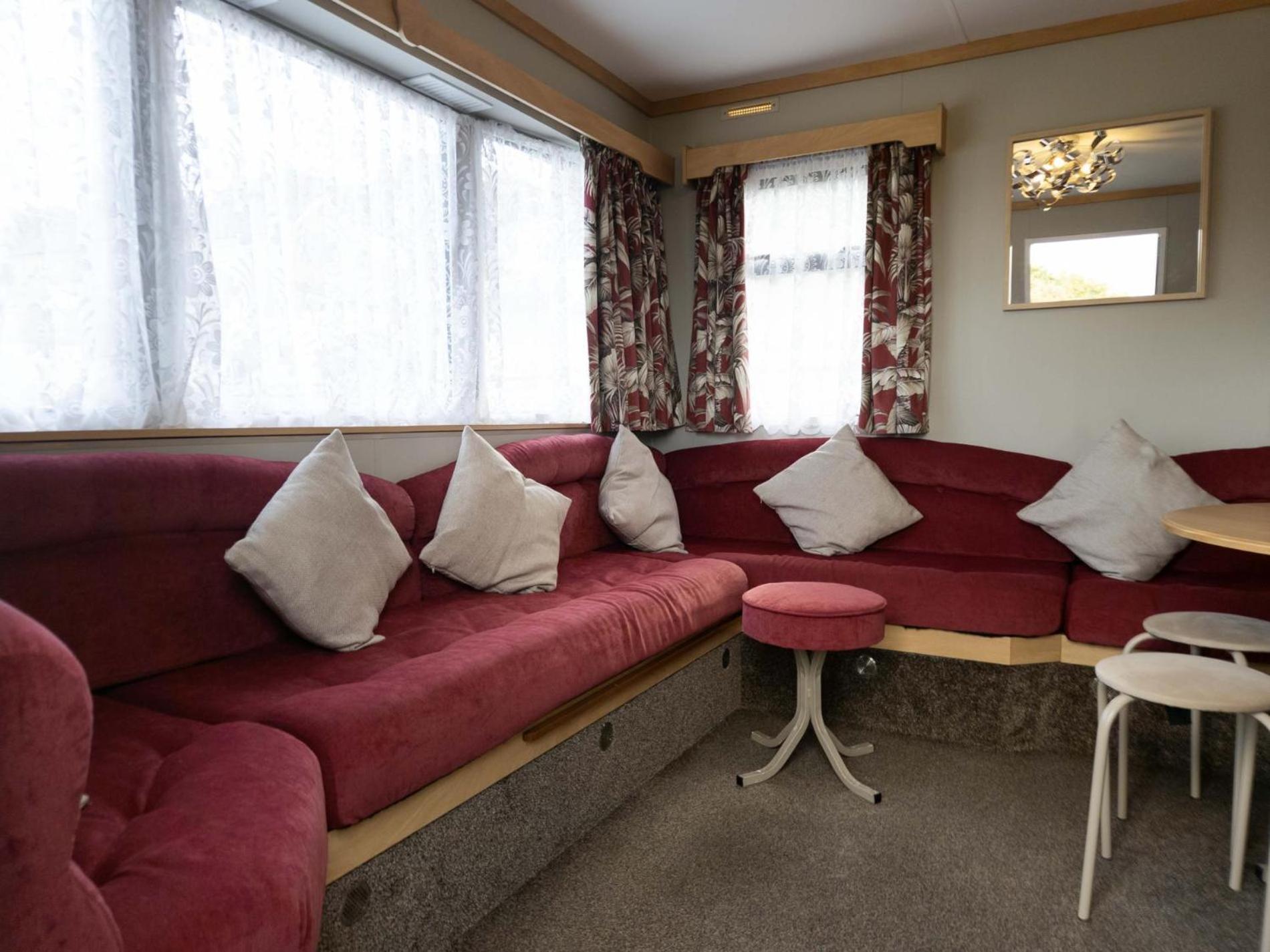 Apartment Hopkins Retreat - 3 Bedroom Caravan - Hot Tub Swansea