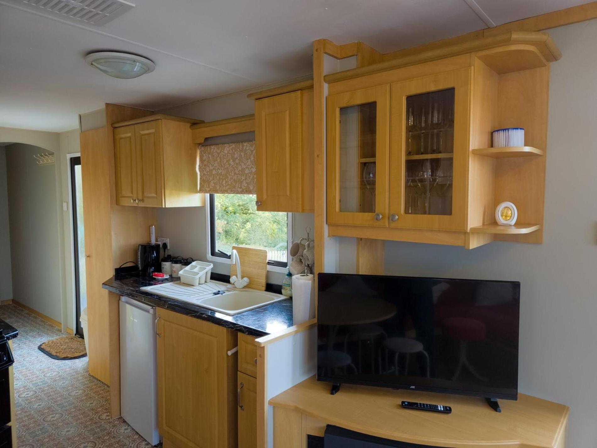 Hopkins Retreat - 3 Bedroom Caravan - Hot Tub Apartment Swansea